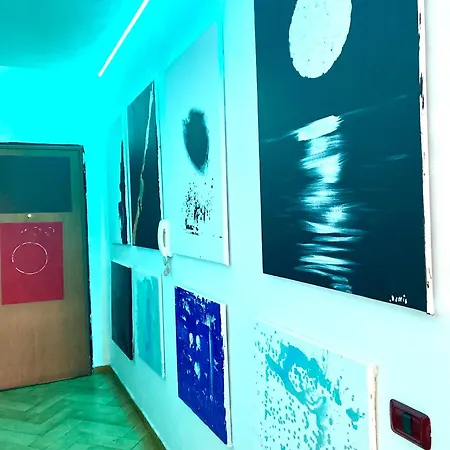 Art Gallery Pensión Tirana